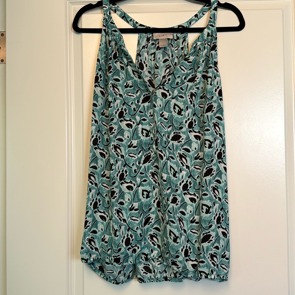 Loft sleeveless top with elastic bottom. Size L.